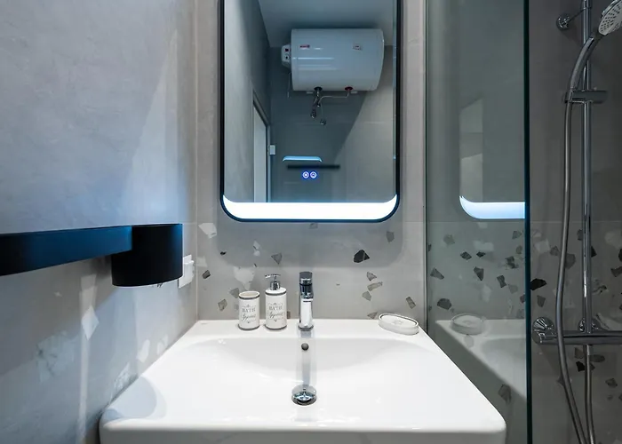 Modern & Stylish Sea With Parking Apartment